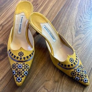 Manolo blahnik embroidered stiletto heels